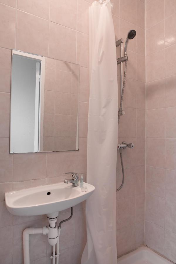 Untalented Hotel - Villette Париж Екстериор снимка